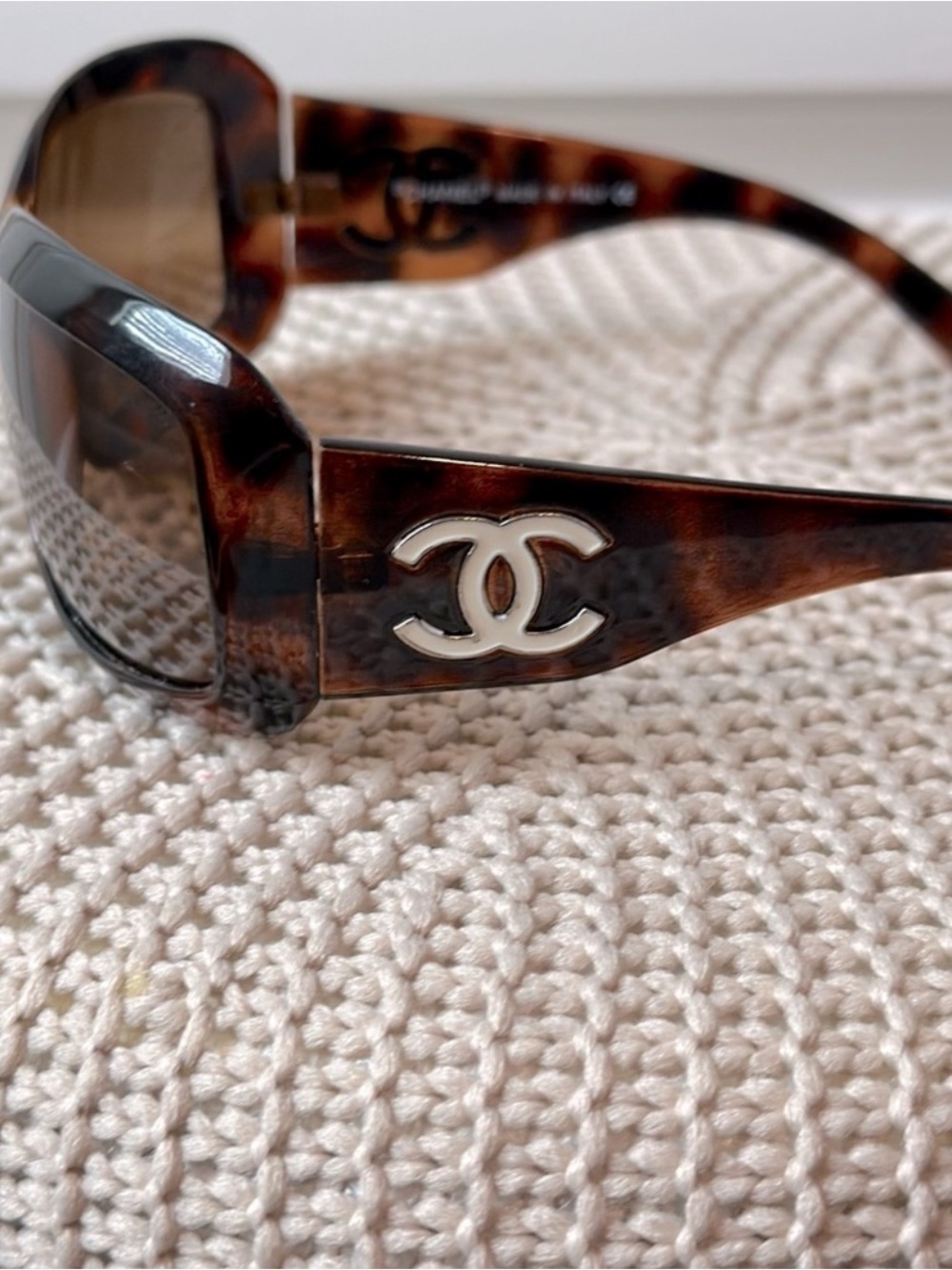 CHANEL Tortoiseshell Logo Sunglasses - Brown Accent